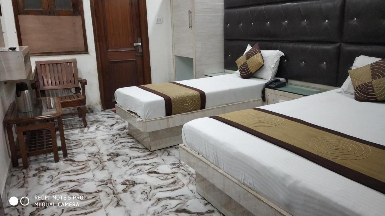 Adb Rooms Hotel Crystal Deluxe Nuova Delhi Esterno foto